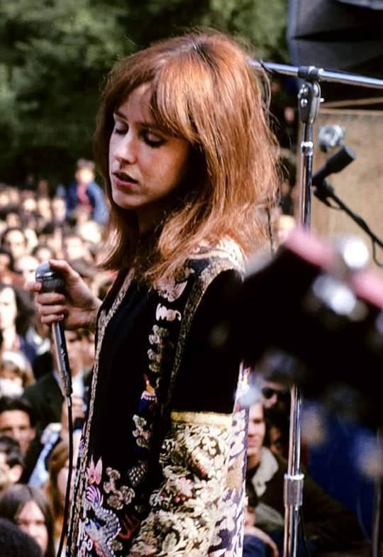 You are currently viewing Grace Slick